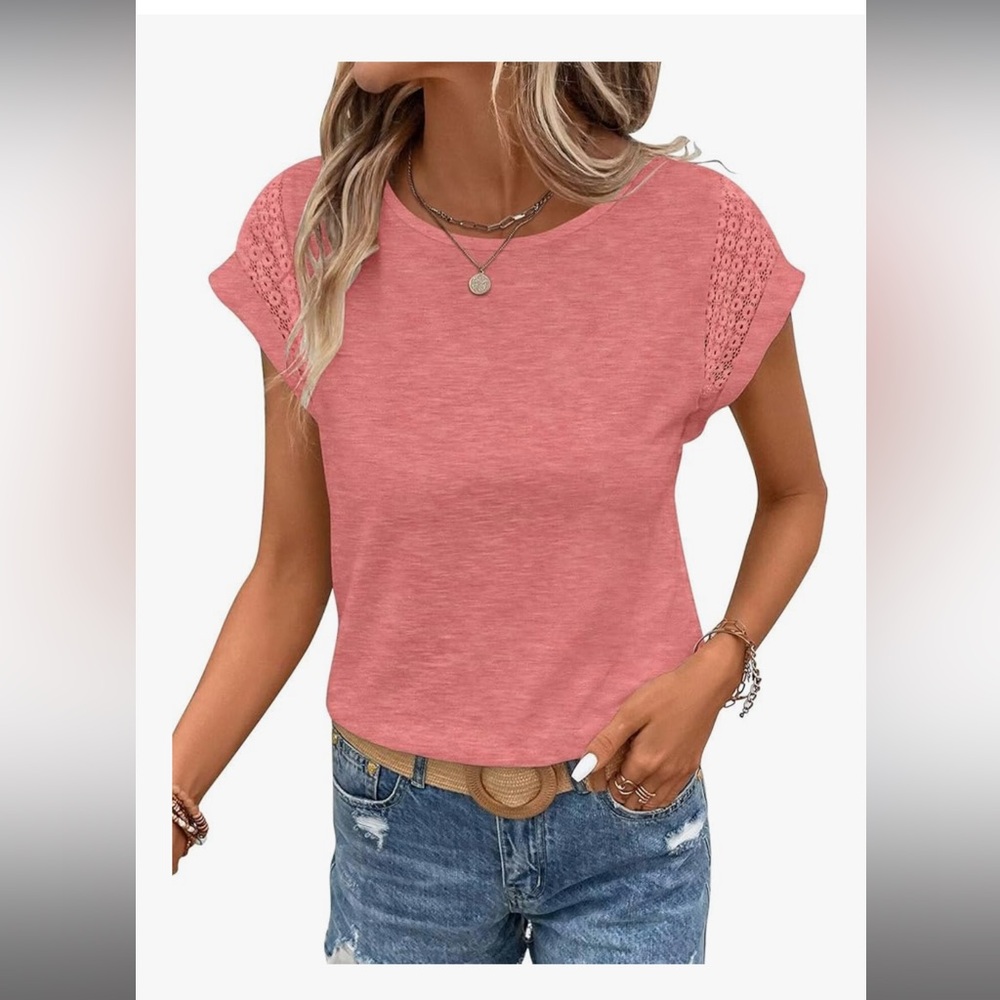 Coral Women's Classic Top size Large! Pretty sleeve detail.